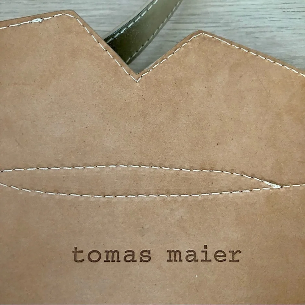 Vintage Tomas Maier Gold Metallic Italian Leather Lips Wide Designer Belt. 38
